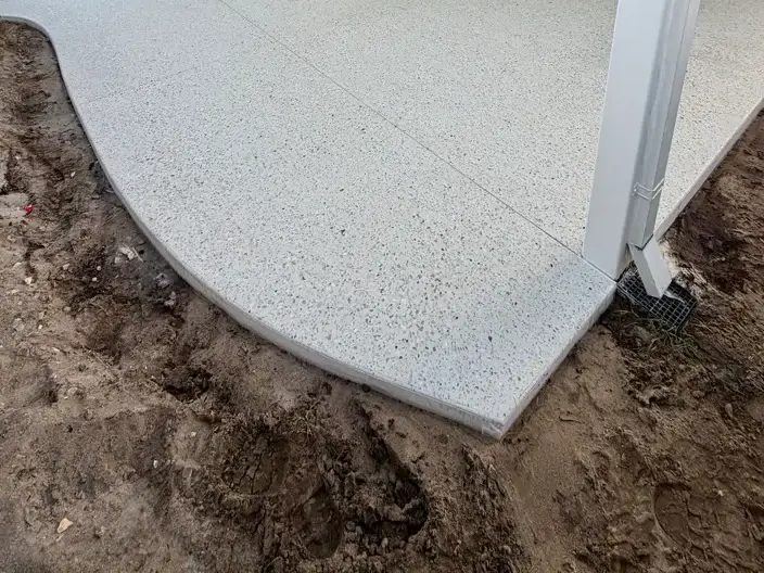 Pale cream and white stone blend on a house surround